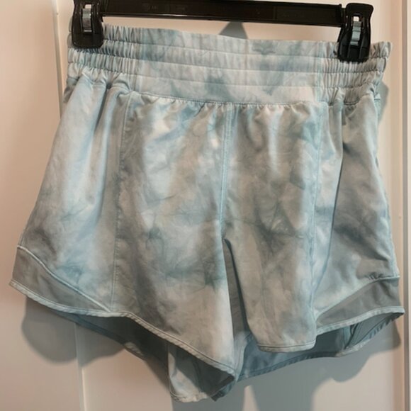 Lululemon Hotty Hot high-rise 4" short (size 6) - Picture 2 of 3